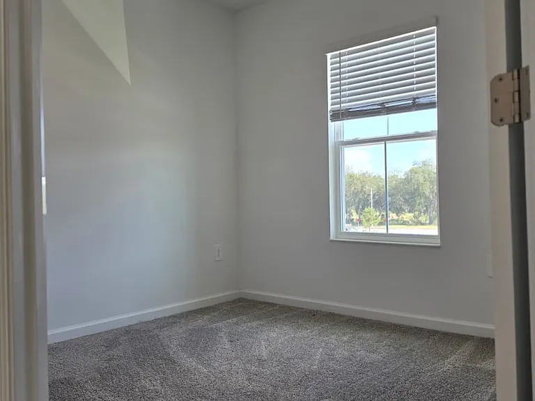 3330 Laurent Loop — Photo 6
