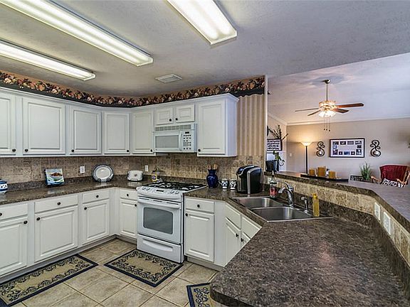 3rd image of 4923 Glenpark Dr