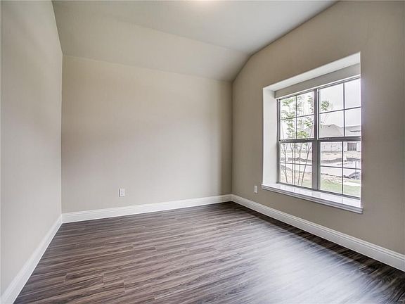 3rd image of 3417 Montadale Ave