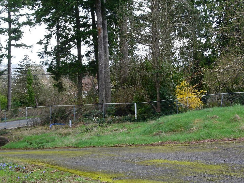 Lot E extends across the Driveway. Owner to access property through a differant access>