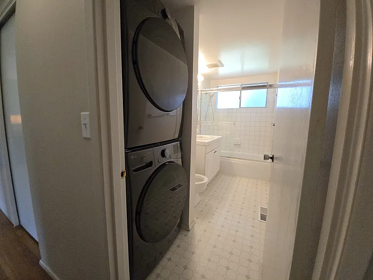 Main Bath & Laundry