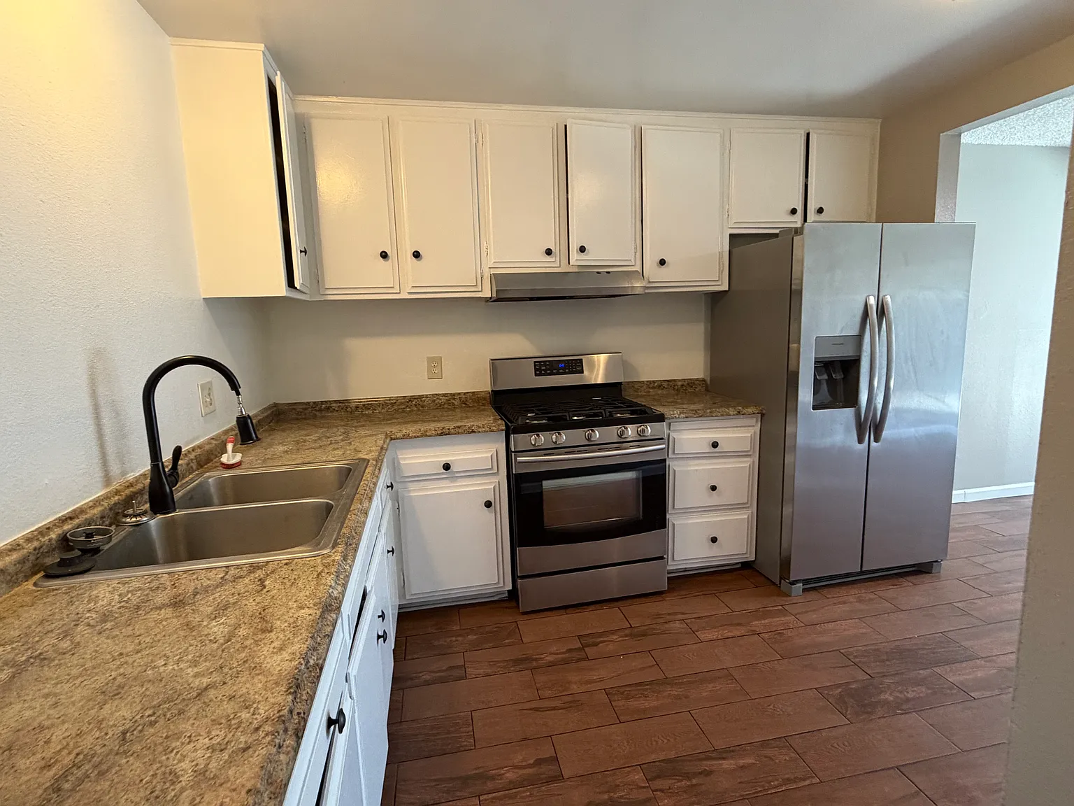 2129 W Brownwood Ave — Photo 3