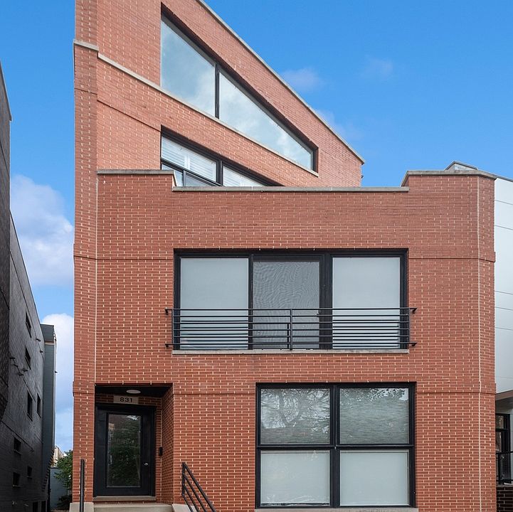 1st image of 831 N Hermitage Ave APT 2