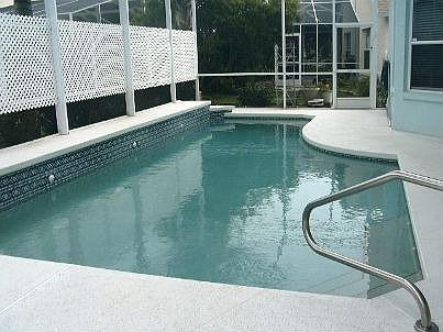 SCREENED HEATED POOL