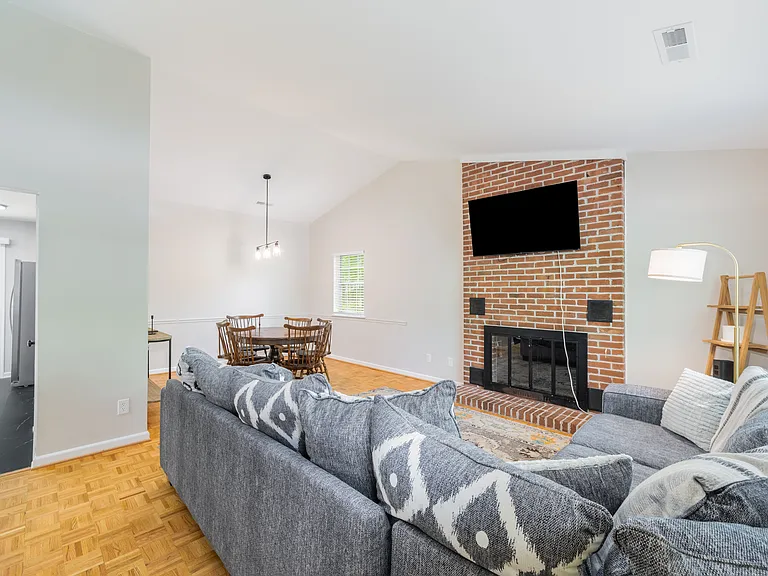 101 Leigh Pl — Photo 2