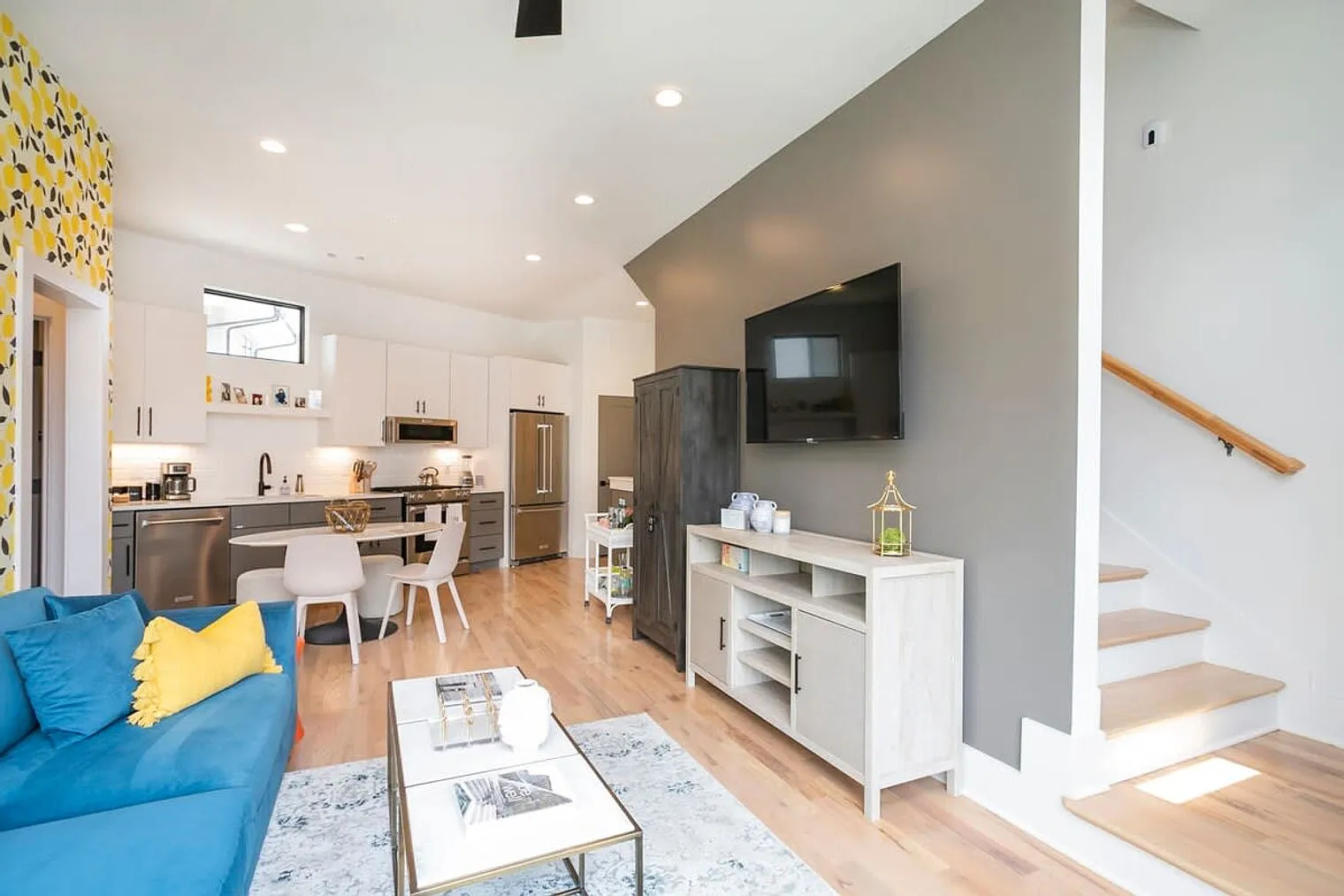 4 bed, 4.0 bath, 2389 sqft, $9,595 — Photo 2