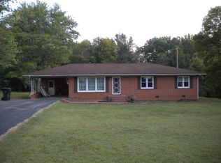 889 College St, Bruceton, TN 38317