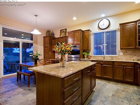 The perfect kitchen! Slab Granite, upgraded cabin