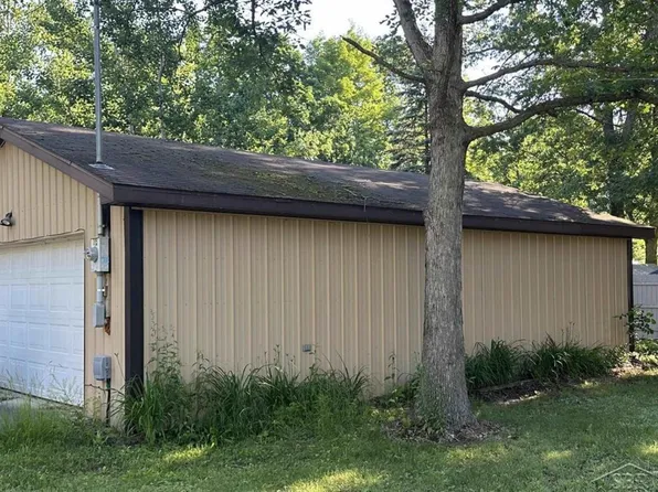 695 Big Oaks St, Gladwin, MI 48624
