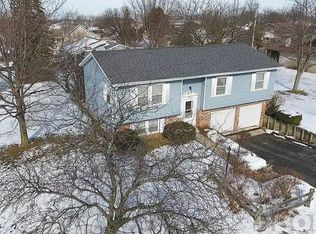 518 Eisenhower Dr, Fostoria, OH 44830