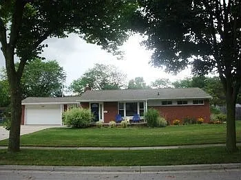 305 Capitol Dr photo 1