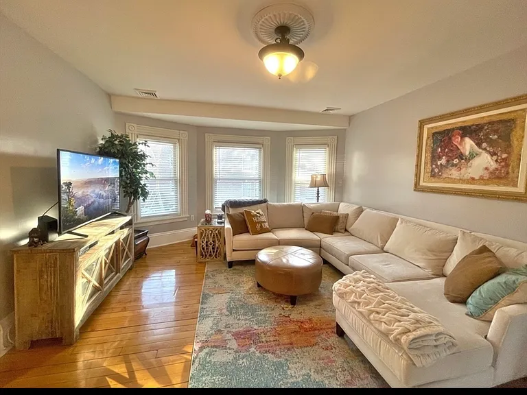 56 Saint James Cir #2 — Photo 5