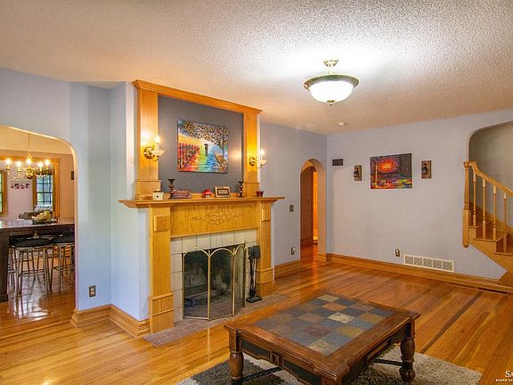 5th image of 731 Holly Ln