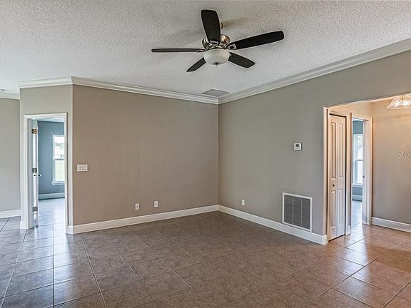 5th image of 386 Lake St