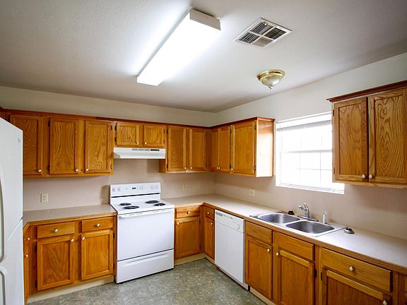 4th image of 3734 Newcastle Dr