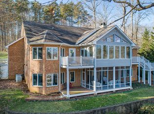 60 Oak Point Dr, Moneta, VA 24121