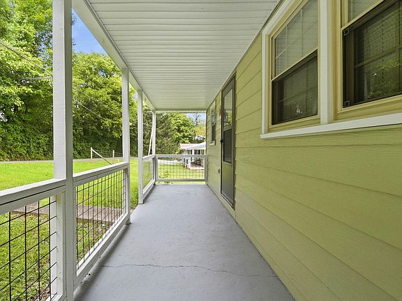 4th image of 423 Hillside Ln