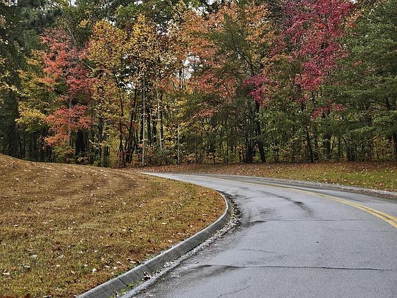 5th image of 213 Whippoorwill Dr