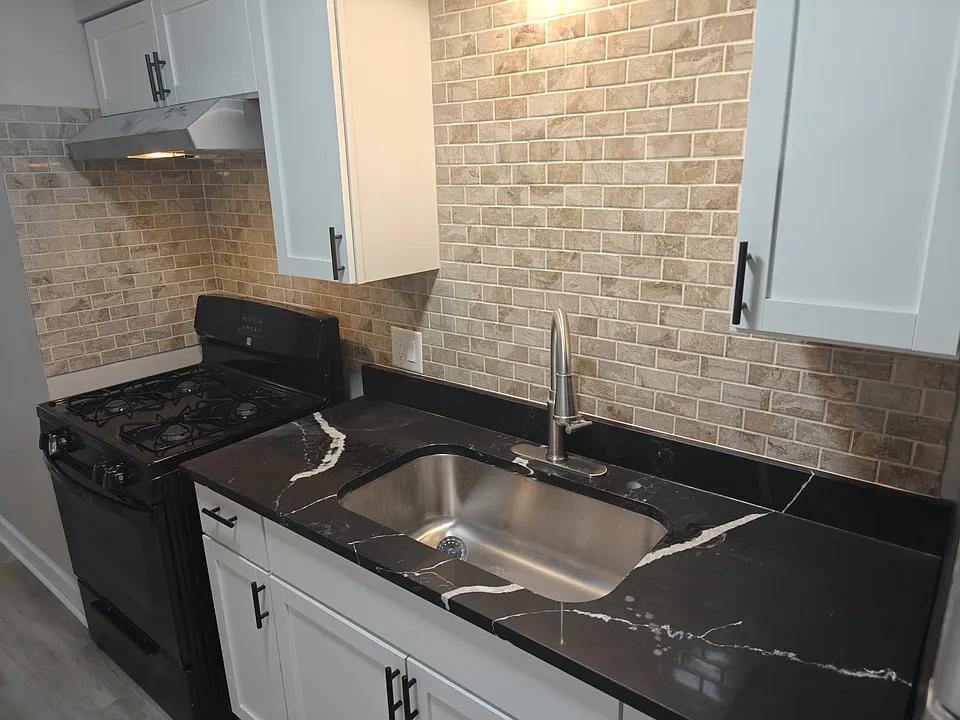 436 W Division St #3