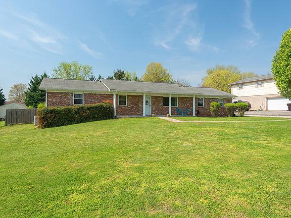 2nd image of 1401 Calloway Cir