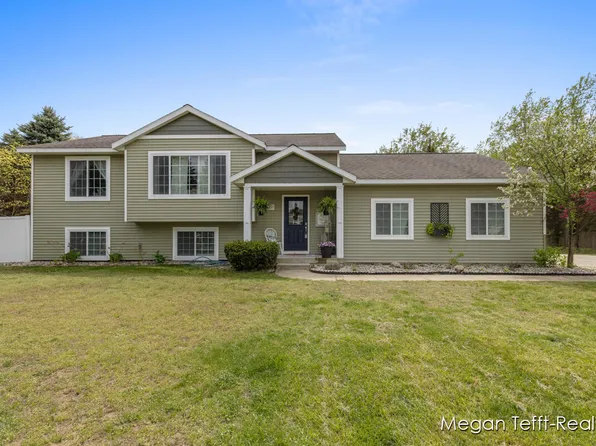 6432 Pine Point Ct, Coopersville, MI 49404