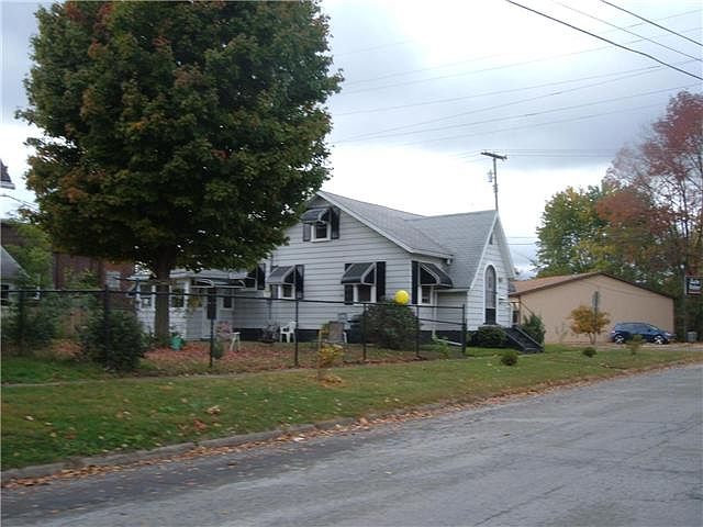 2nd image of 210 Pulaski St