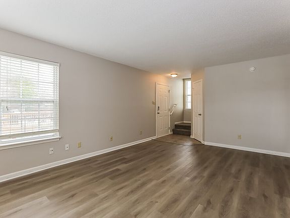 5th image of 360 Clayton Ln