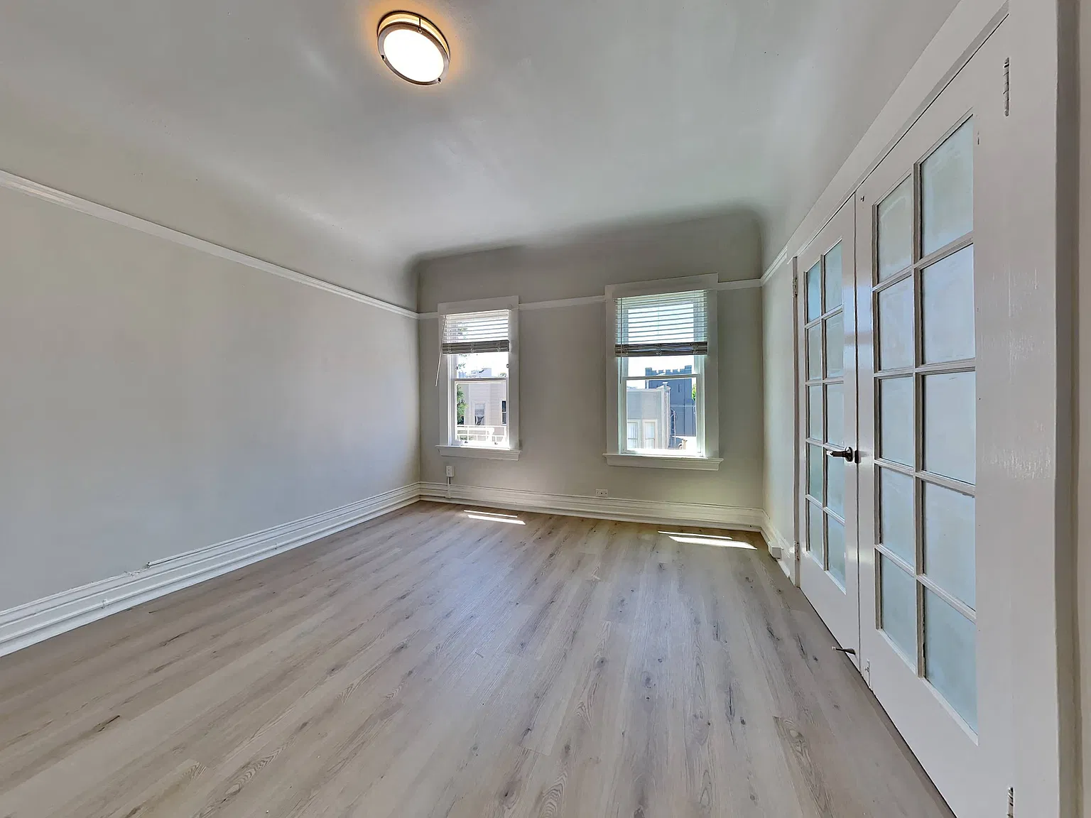 45 Brosnan — Photo 1