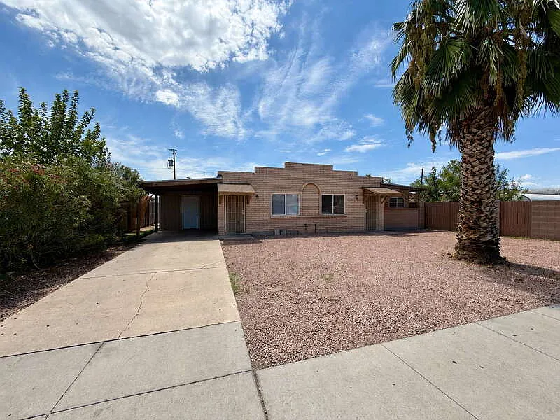 2 bed, 1.0 bath, 950 sqft, $1,299 — Photo 2