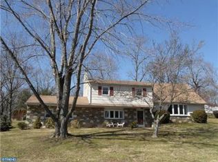 44 Rolling Hills Dr, Southampton, PA 18966