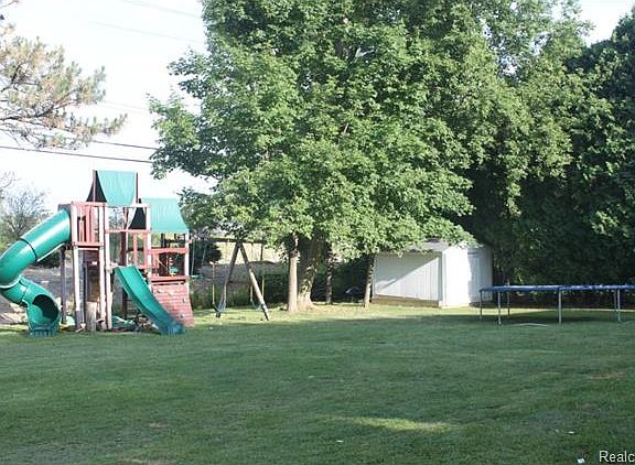 4th image of 60808 Miriam Dr