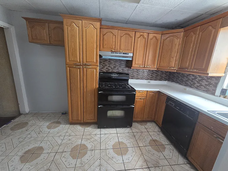 334 Pfeiffer St — Photo 6