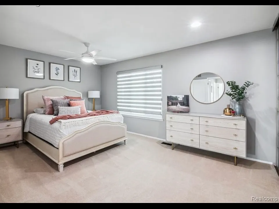 1872 Newporte Ct