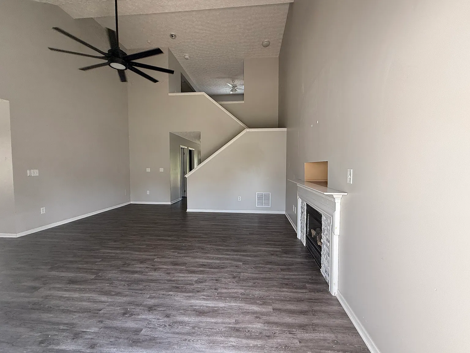 3 bed, 2.5 bath, 1720 sqft, $2,250 — Photo 2