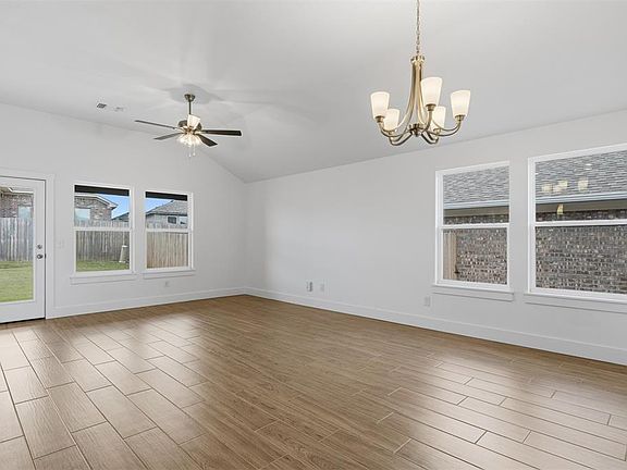 5th image of 612 Prairie Dr