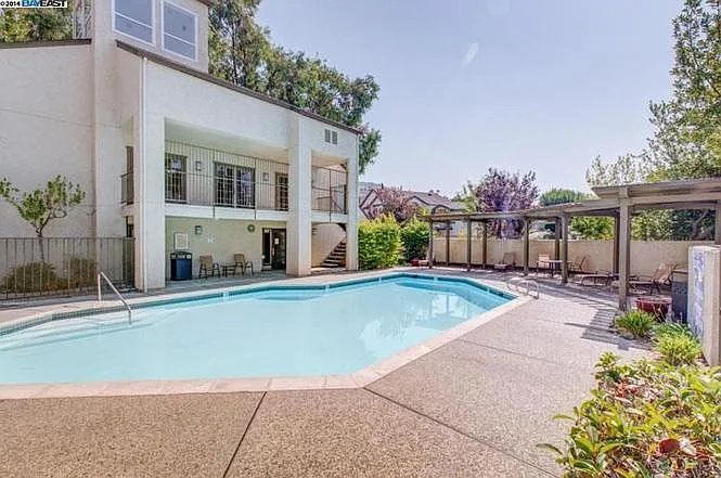 3 bed, 1200 sqft, $3,200 — Photo 3