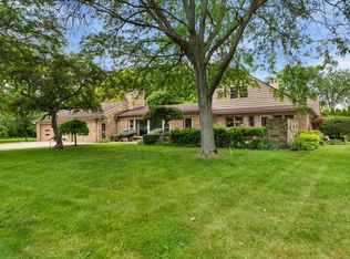 1427 Sunningdale Dr, Grosse Pointe Woods, MI 48236