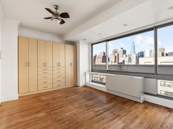 242 East 25th Street image 5 of 9