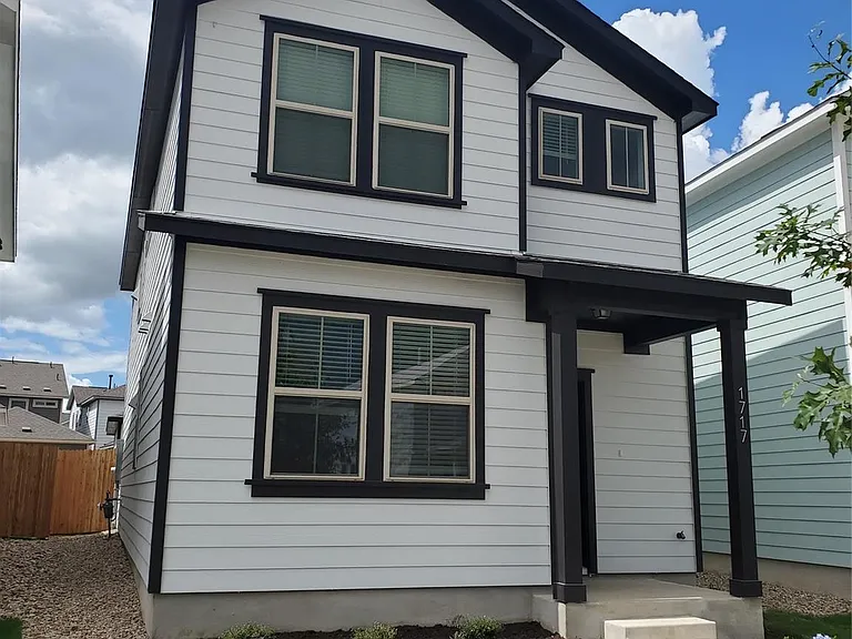 1717 Fountain Bridge Dr — Photo 2