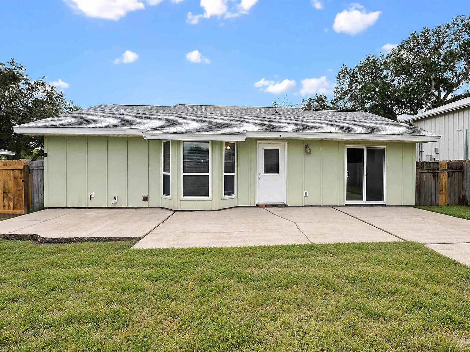 2 bed, 2.0 bath, 1056 sqft, $1,750 — Photo 4