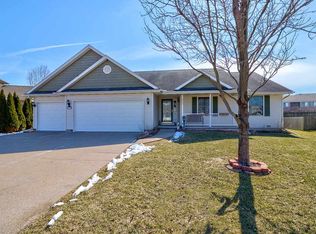 2335 E 57th St, Davenport, IA