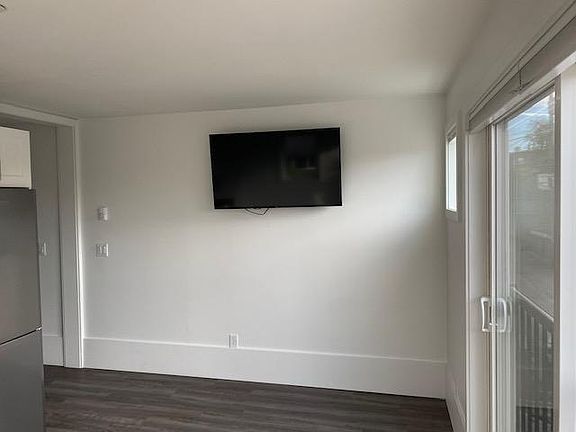 3rd image of 2331 Boylston Ave E Unit 2B