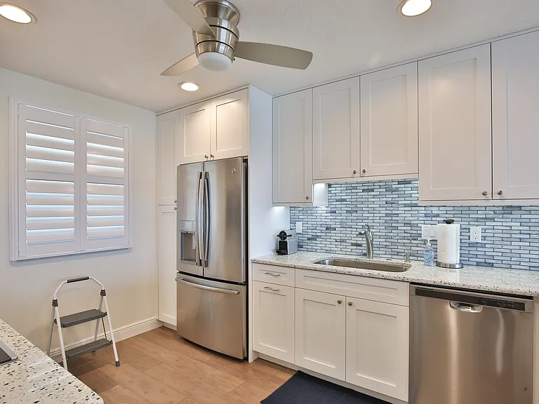 600 Sutton Pl #103B — Photo 8