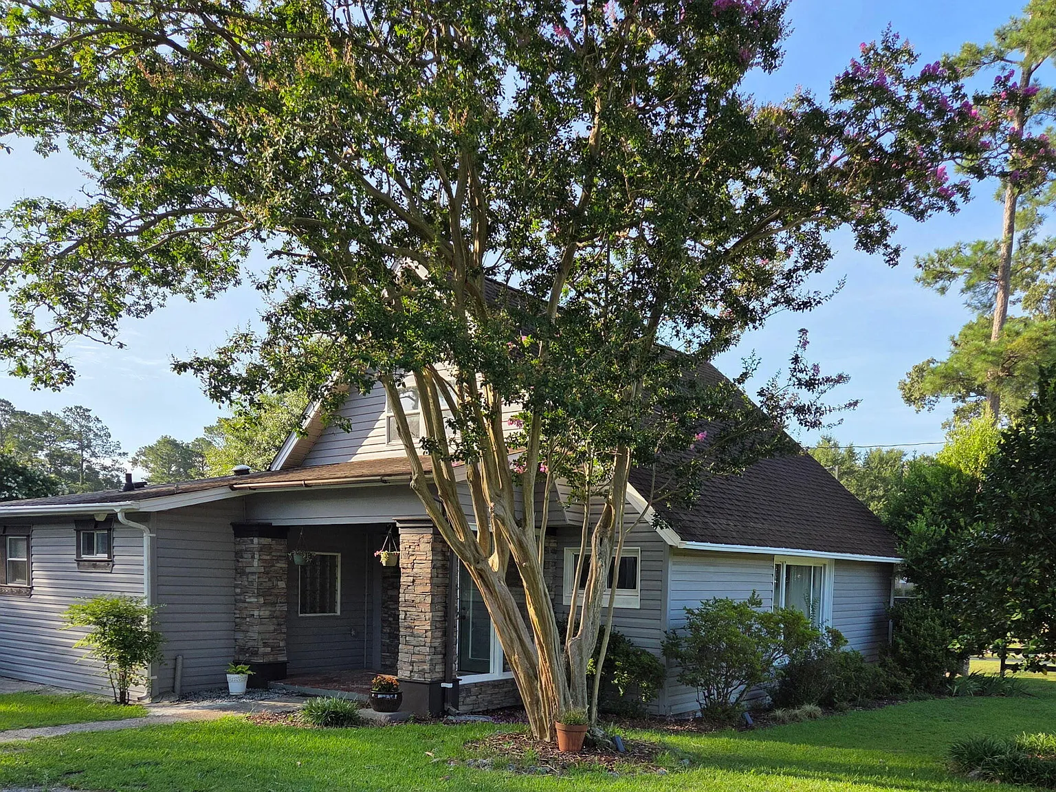 4 bed, 3.0 bath, 2649 sqft, $3,000 — Photo 1
