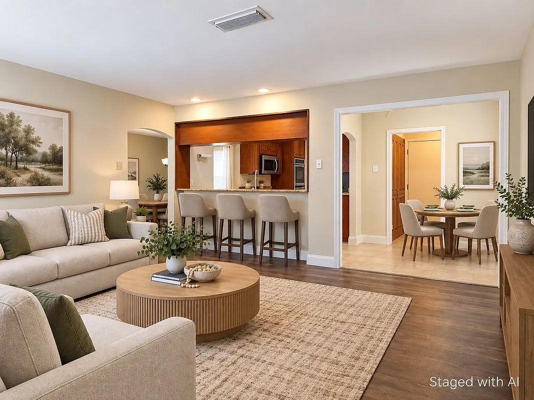 4 bed, 2.0 bath, 2220 sqft, $2,950 — Photo 3