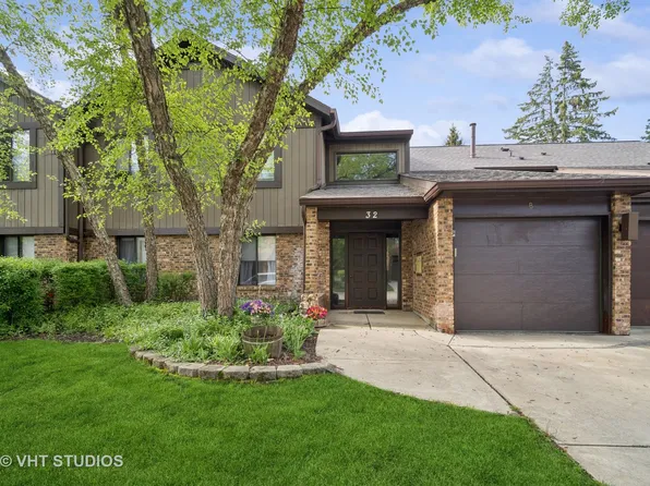 32 Creekside Cir APT B, Elgin, IL 60123