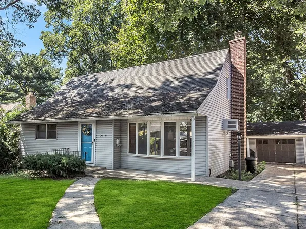 24831 Thornhill Ave, Little Neck, NY 11362