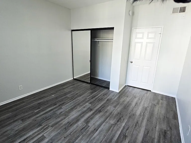 685 Kelton Ave — Photo 28