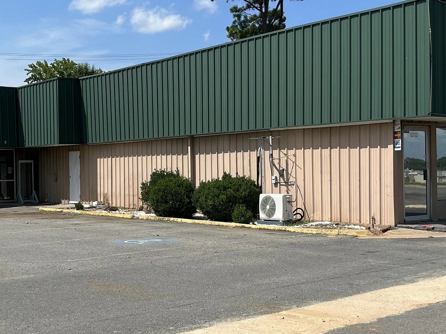 Johnson Plaza Shopping Center - 1212 Comm. Retail — Photo 3