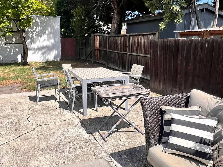 1171 Clinton St — Photo 3
